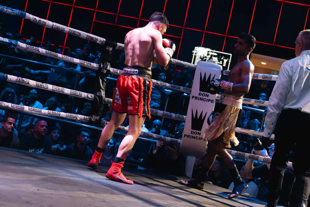 &iexcl;Campe&oacute;n en Gibraltar! Tyrone gana por decisi&oacute;n tras un final de infarto_053