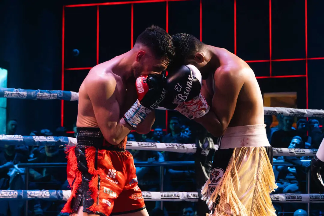 &iexcl;Campe&oacute;n en Gibraltar! Tyrone gana por decisi&oacute;n tras un final de infarto_054