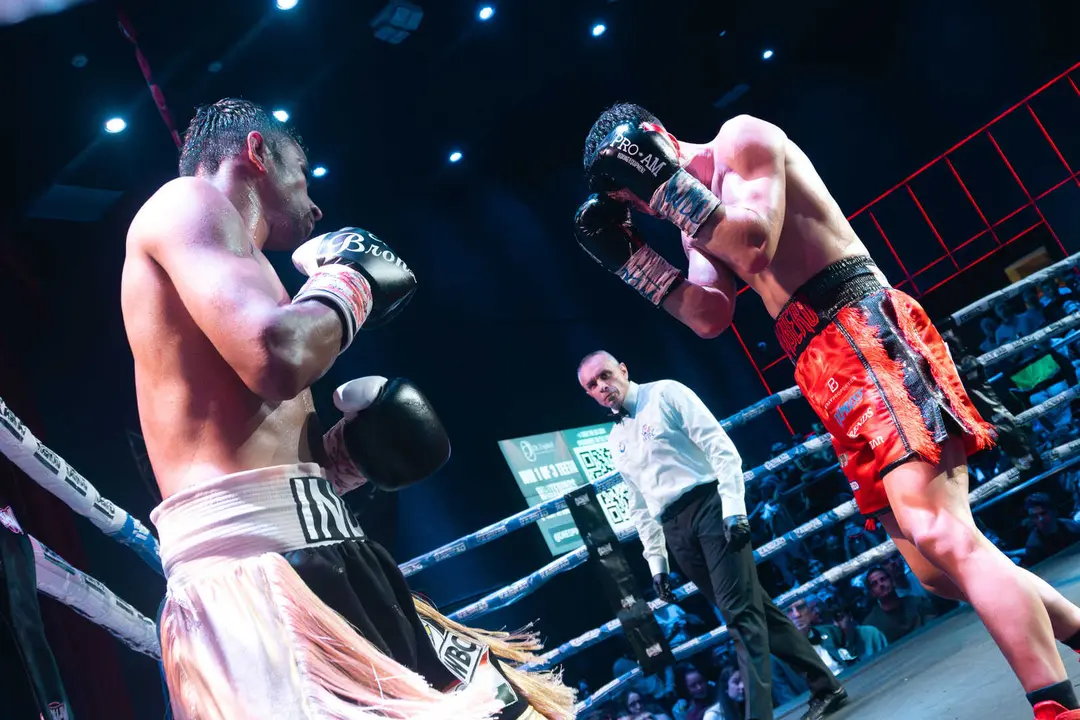 &iexcl;Campe&oacute;n en Gibraltar! Tyrone gana por decisi&oacute;n tras un final de infarto_056