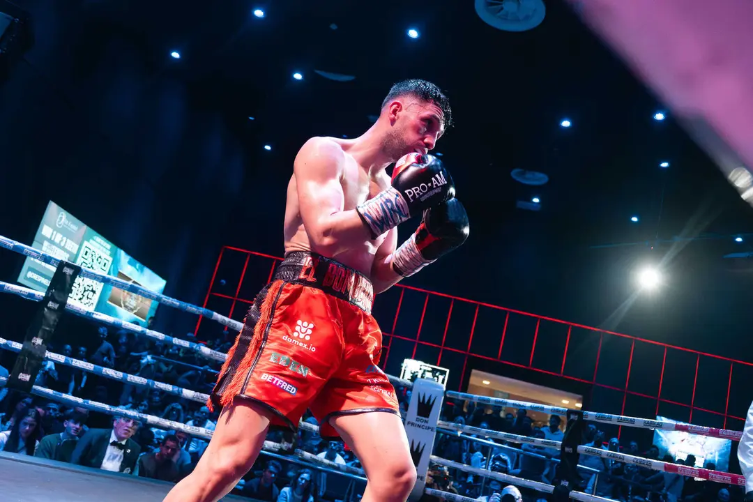 &iexcl;Campe&oacute;n en Gibraltar! Tyrone gana por decisi&oacute;n tras un final de infarto_064