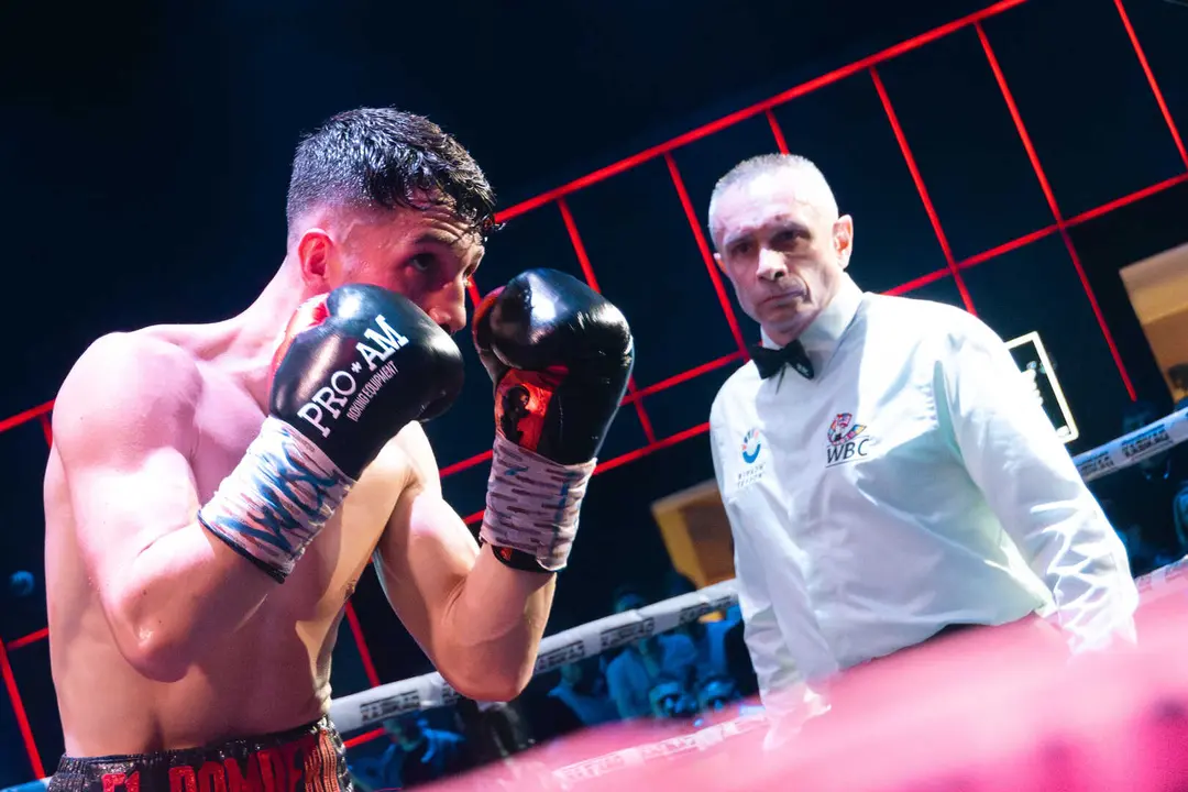 &iexcl;Campe&oacute;n en Gibraltar! Tyrone gana por decisi&oacute;n tras un final de infarto_065