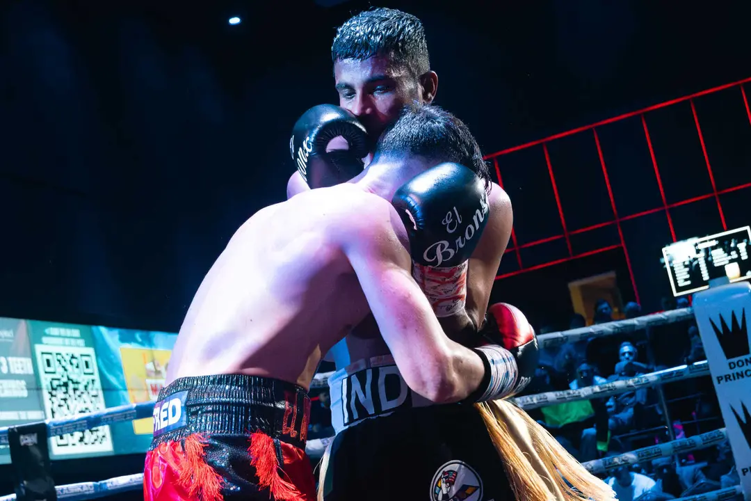 &iexcl;Campe&oacute;n en Gibraltar! Tyrone gana por decisi&oacute;n tras un final de infarto_067