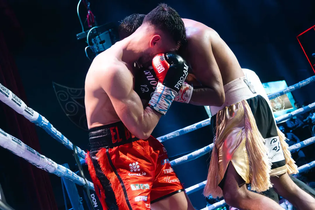 &iexcl;Campe&oacute;n en Gibraltar! Tyrone gana por decisi&oacute;n tras un final de infarto_071