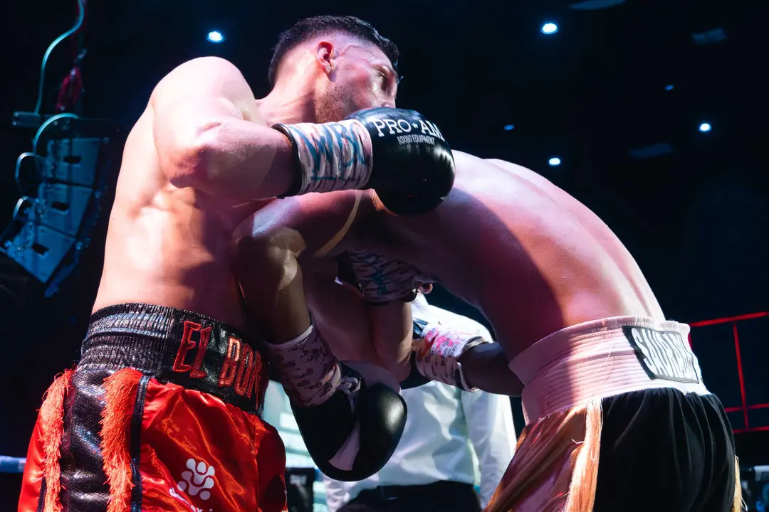 &iexcl;Campe&oacute;n en Gibraltar! Tyrone gana por decisi&oacute;n tras un final de infarto_074
