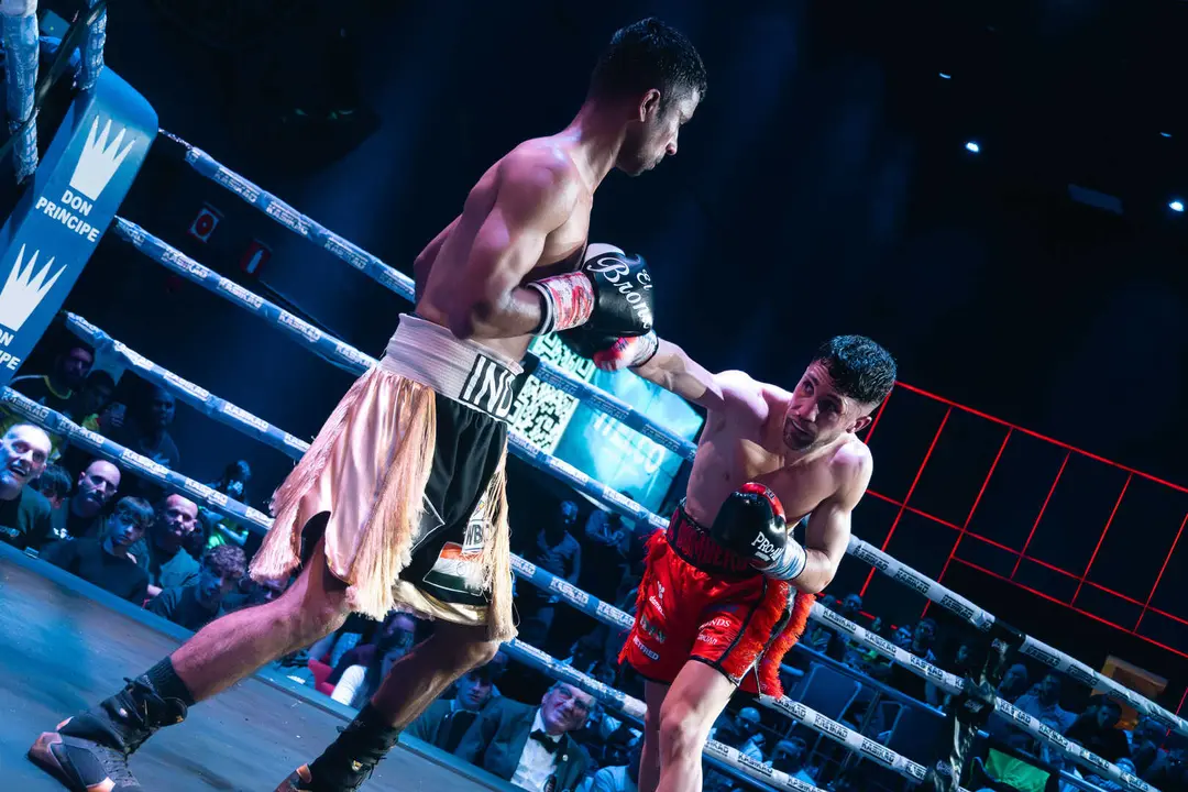 &iexcl;Campe&oacute;n en Gibraltar! Tyrone gana por decisi&oacute;n tras un final de infarto_075