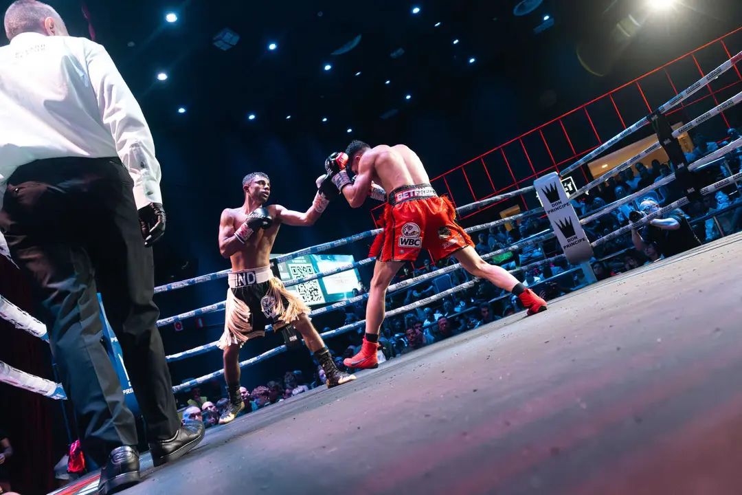 &iexcl;Campe&oacute;n en Gibraltar! Tyrone gana por decisi&oacute;n tras un final de infarto_078