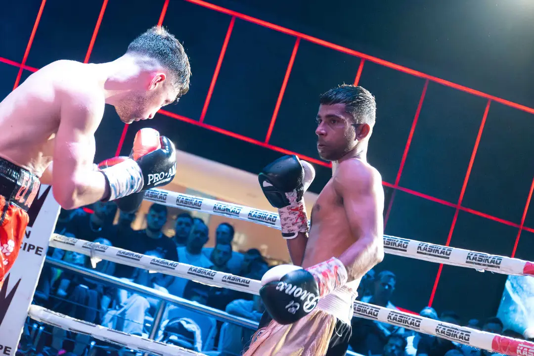 &iexcl;Campe&oacute;n en Gibraltar! Tyrone gana por decisi&oacute;n tras un final de infarto_085
