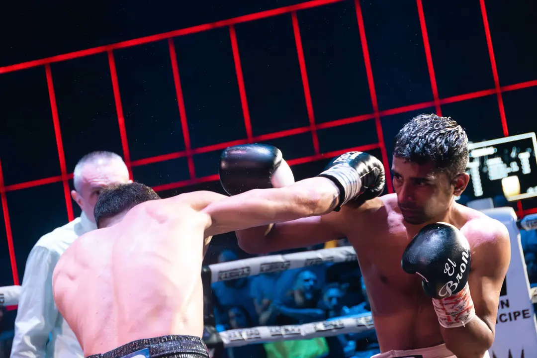 &iexcl;Campe&oacute;n en Gibraltar! Tyrone gana por decisi&oacute;n tras un final de infarto_094
