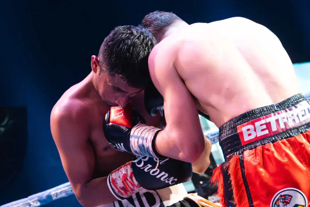 &iexcl;Campe&oacute;n en Gibraltar! Tyrone gana por decisi&oacute;n tras un final de infarto_101