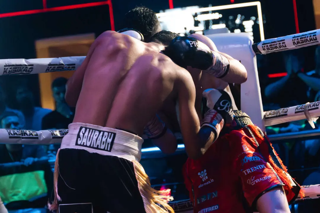 &iexcl;Campe&oacute;n en Gibraltar! Tyrone gana por decisi&oacute;n tras un final de infarto_107