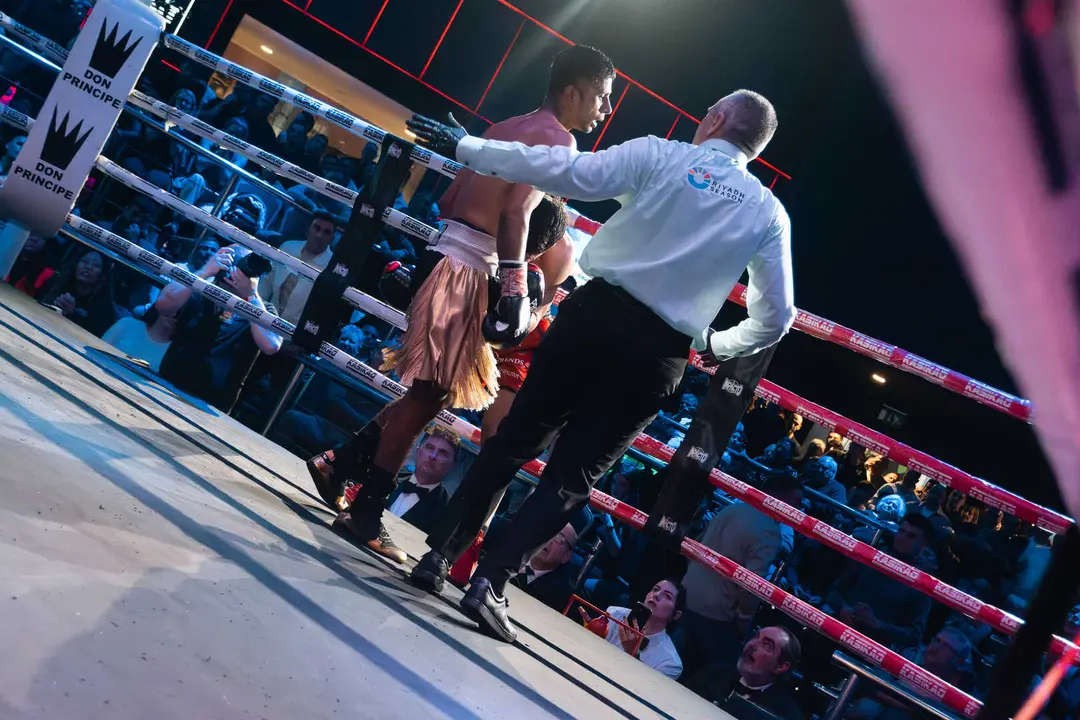 &iexcl;Campe&oacute;n en Gibraltar! Tyrone gana por decisi&oacute;n tras un final de infarto_112
