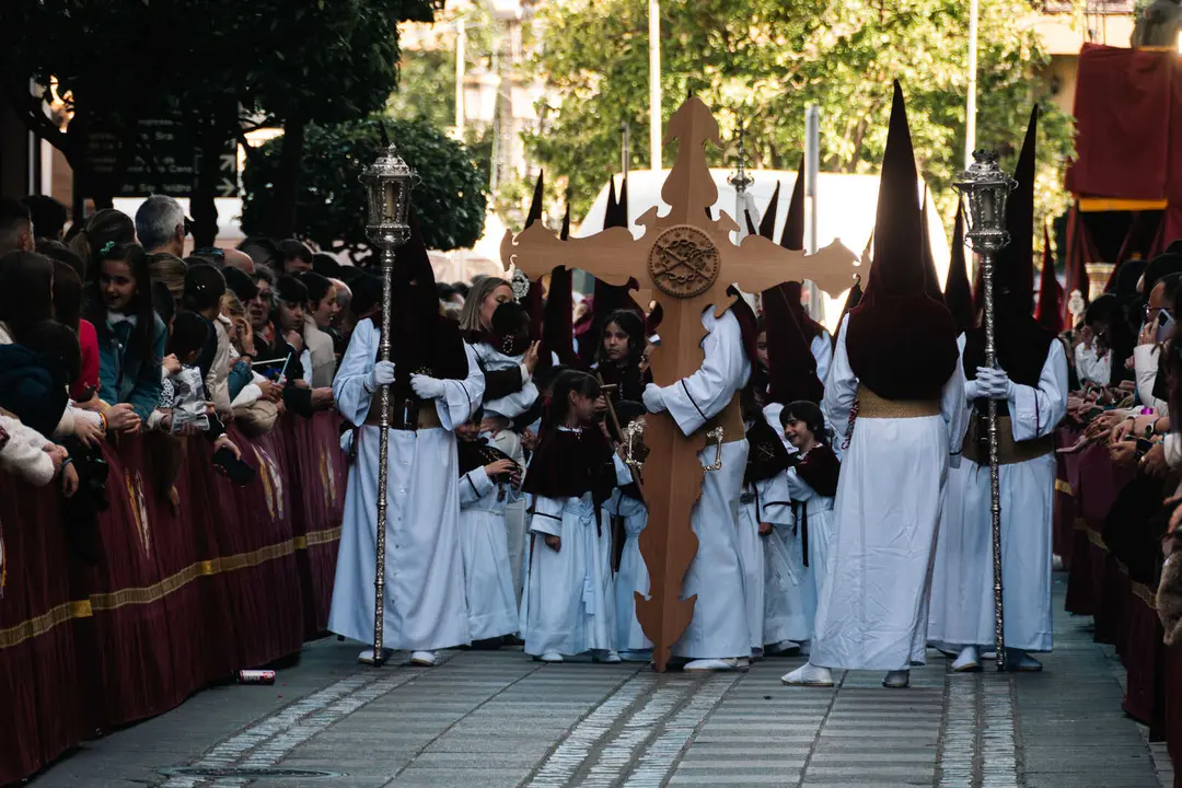 Lunes Santo en Algeciras- solemnidad, estreno y gran ambiente en las calles_01
