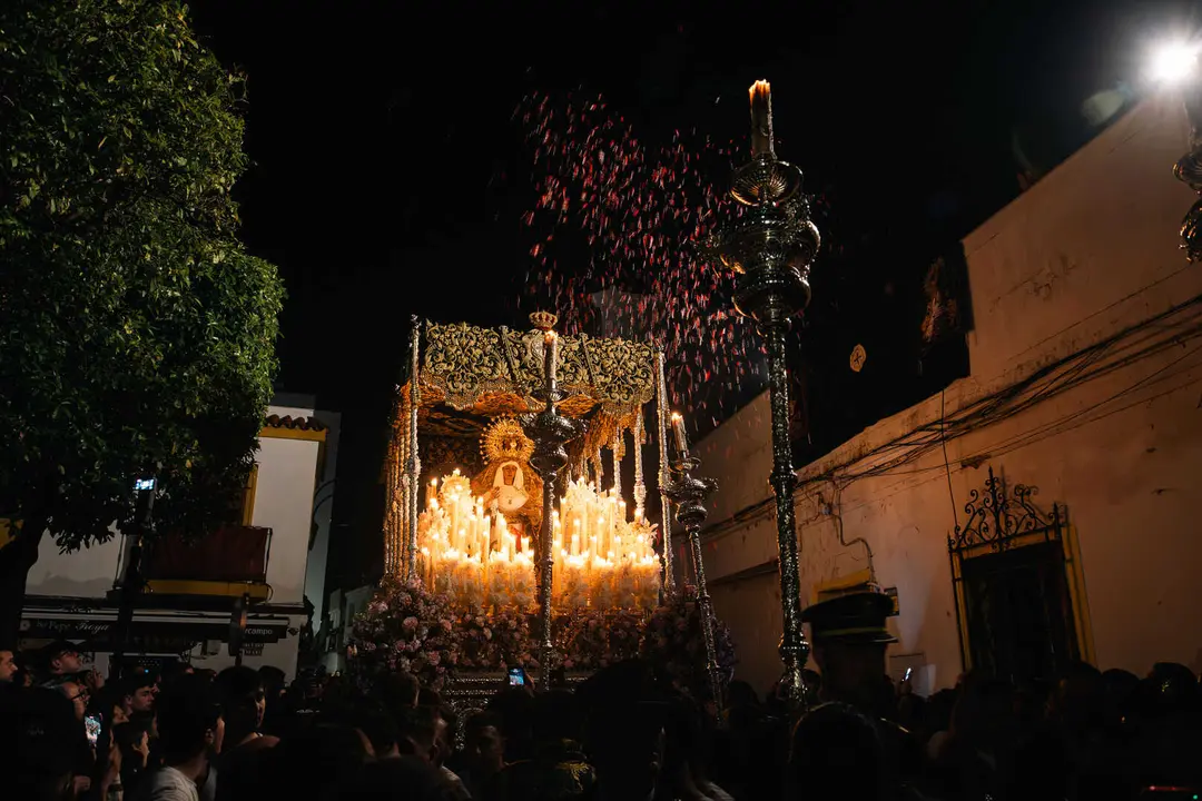 La recogida del Medinaceli y la Esperanza pone el broche al Martes Santo en Algeciras_13
