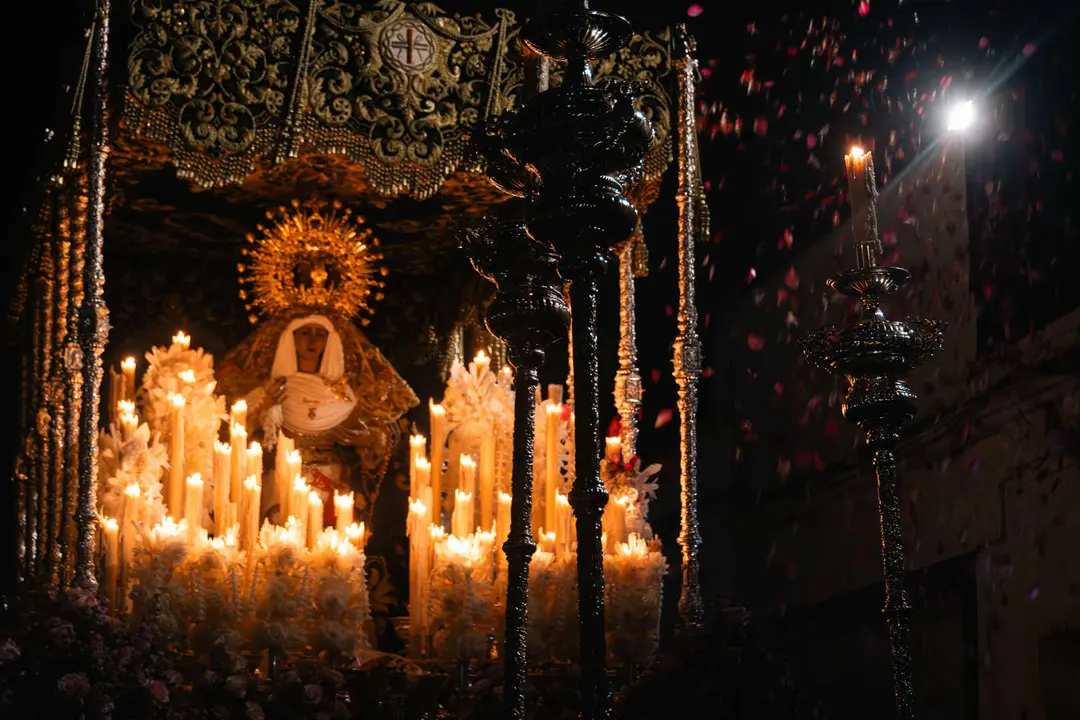 La recogida del Medinaceli y la Esperanza pone el broche al Martes Santo en Algeciras_14