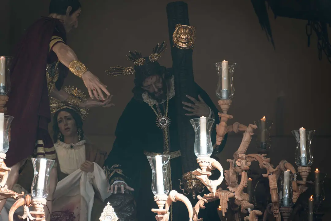 Jueves Santo en Algeciras- Tres Ca&iacute;das y Nazareno, fe y multitud en la calle_012
