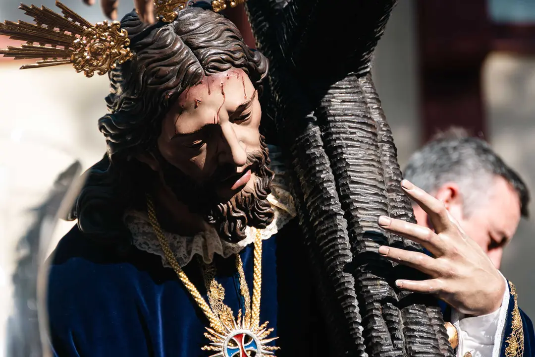 Jueves Santo en Algeciras- Tres Ca&iacute;das y Nazareno, fe y multitud en la calle_016