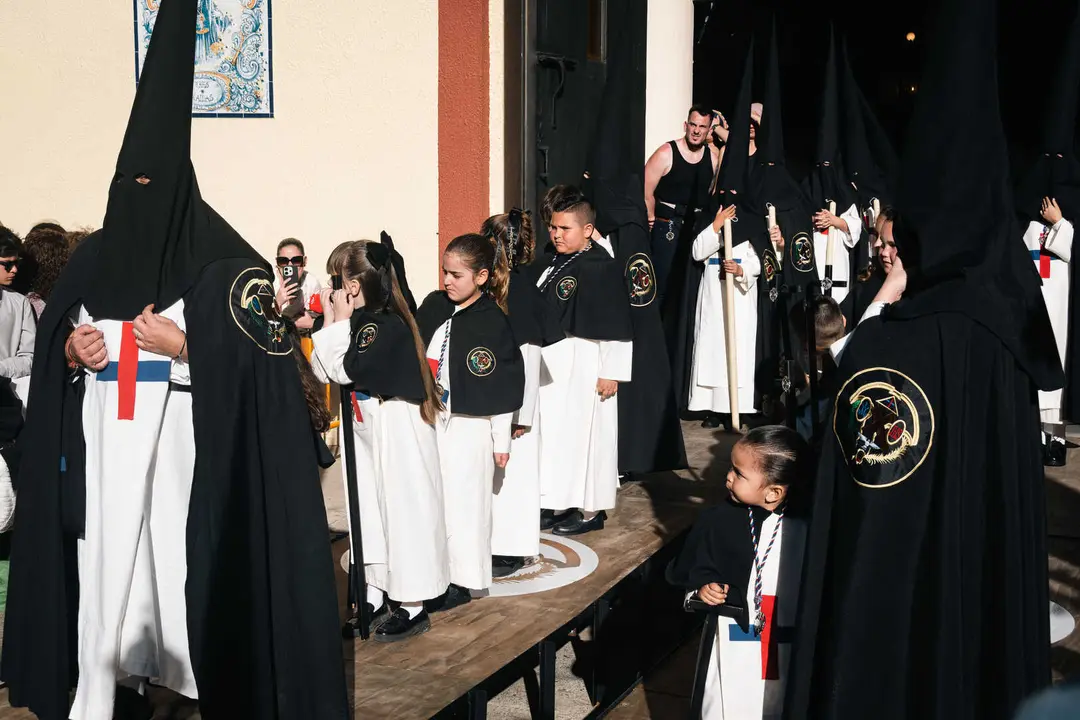 Jueves Santo en Algeciras- Tres Ca&iacute;das y Nazareno, fe y multitud en la calle_024