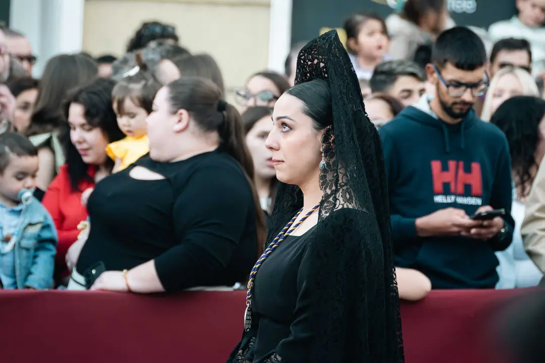 Jueves Santo en Algeciras- Tres Ca&iacute;das y Nazareno, fe y multitud en la calle_058