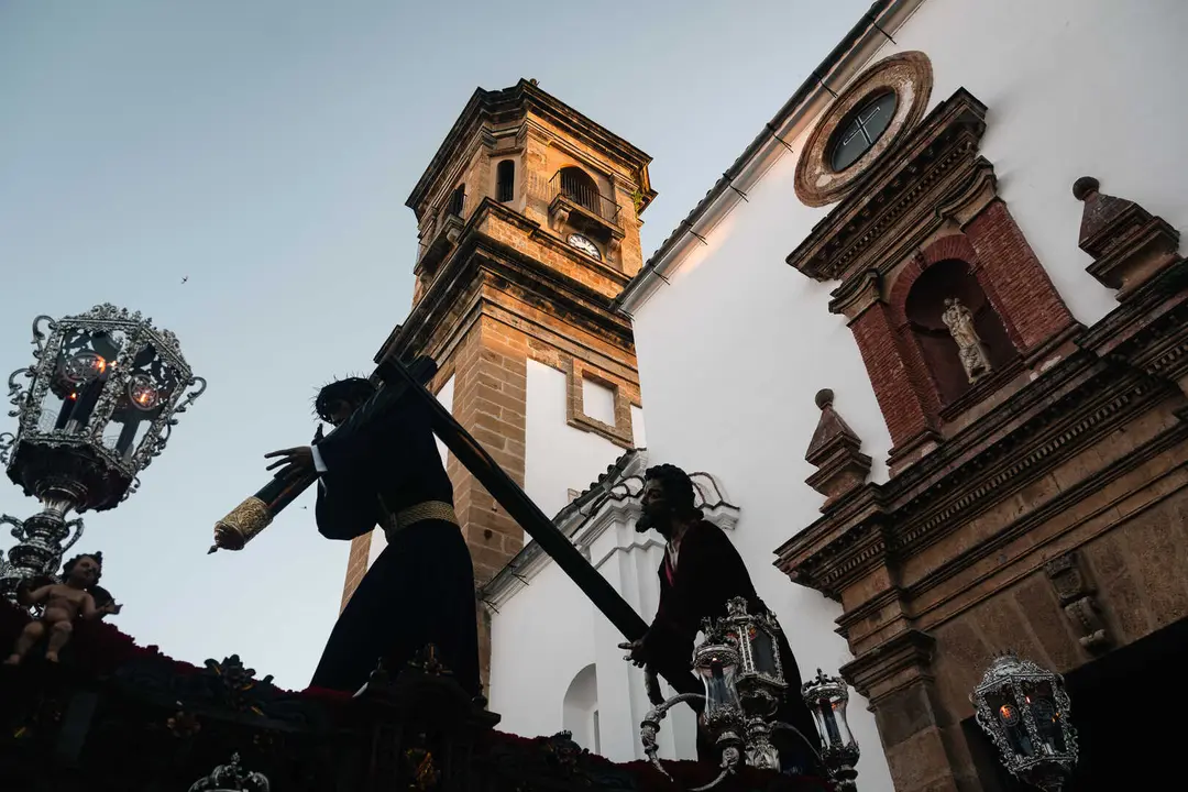 Jueves Santo en Algeciras- Tres Ca&iacute;das y Nazareno, fe y multitud en la calle_069
