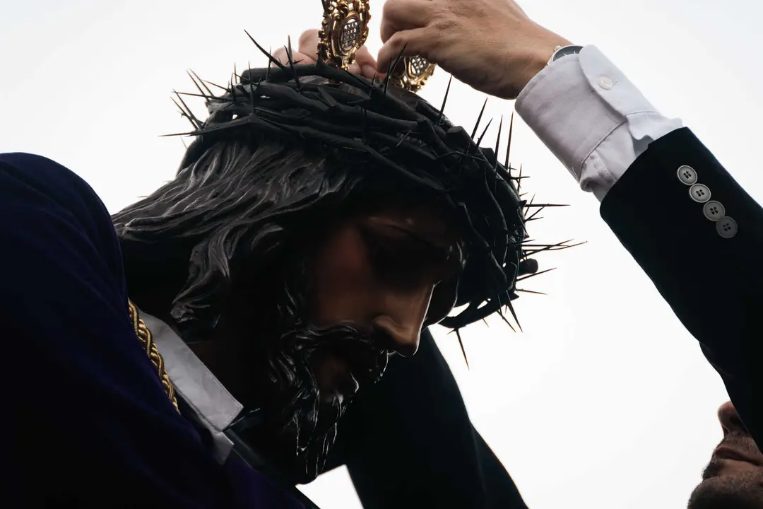 Jueves Santo en Algeciras- Tres Ca&iacute;das y Nazareno, fe y multitud en la calle_073