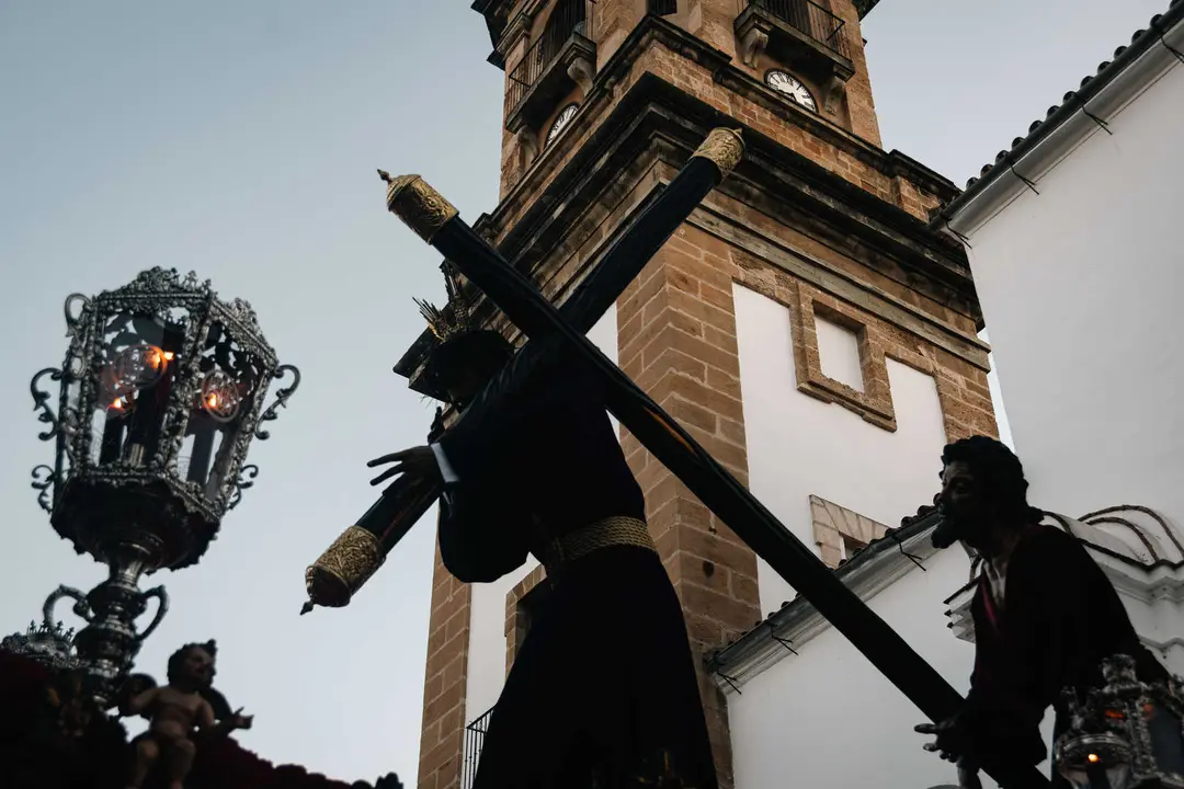 Jueves Santo en Algeciras- Tres Ca&iacute;das y Nazareno, fe y multitud en la calle_074