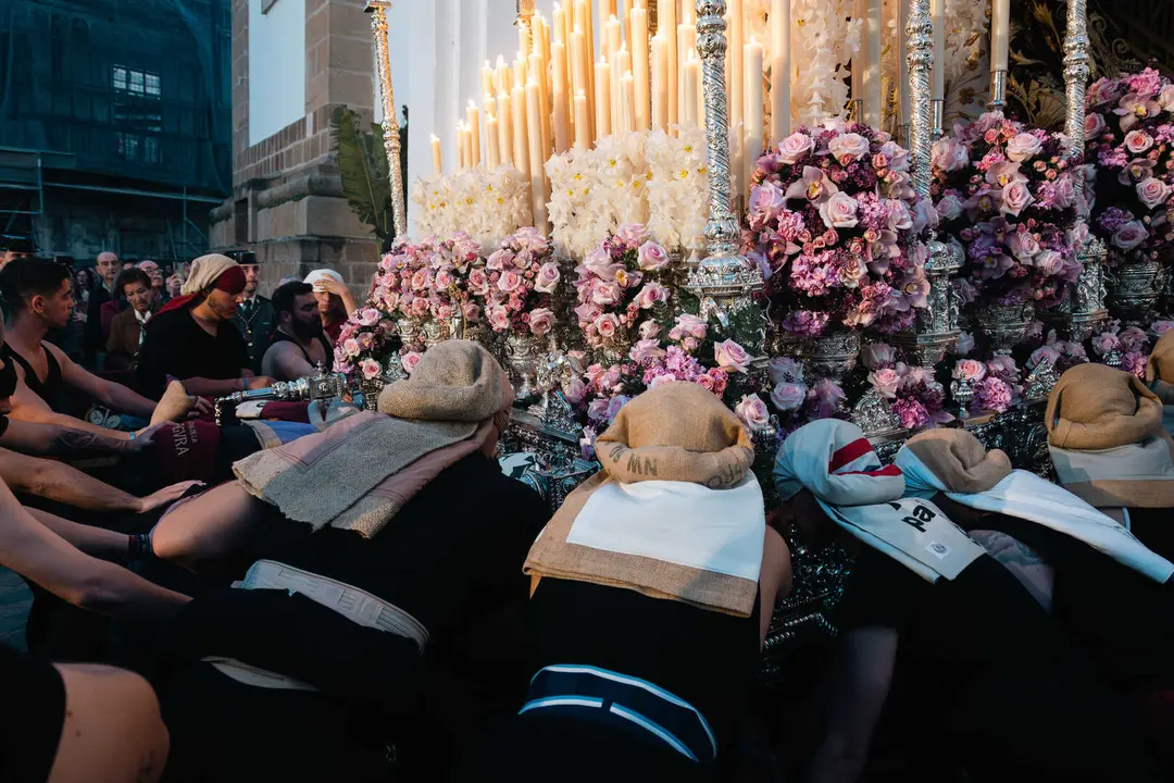 Jueves Santo en Algeciras- Tres Ca&iacute;das y Nazareno, fe y multitud en la calle_081
