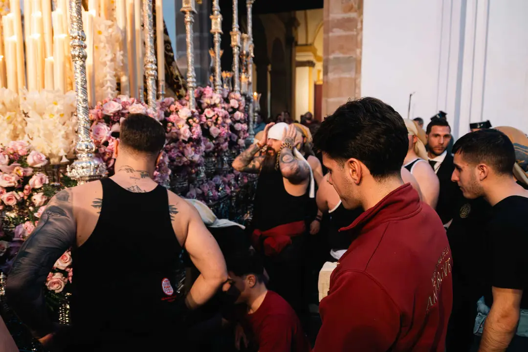 Jueves Santo en Algeciras- Tres Ca&iacute;das y Nazareno, fe y multitud en la calle_087