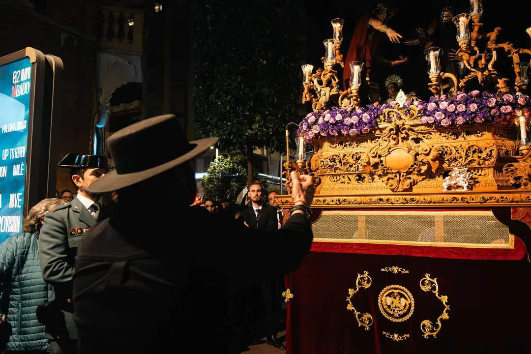 Jueves Santo en Algeciras- Tres Ca&iacute;das y Nazareno, fe y multitud en la calle_097