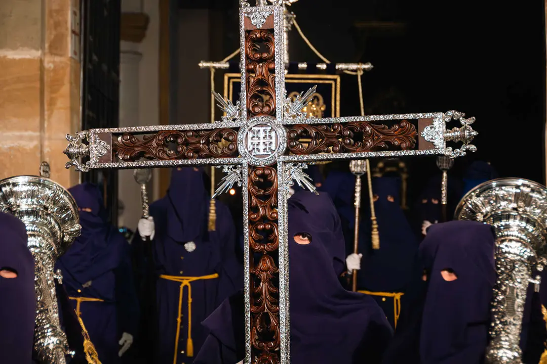 El Cristo de la Fe protagoniza la noche m&aacute;s sobrecogedora de la Semana Santa en Algeciras_01