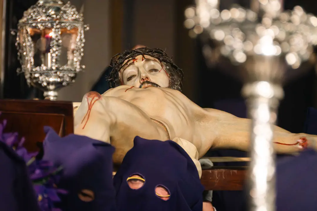 El Cristo de la Fe protagoniza la noche m&aacute;s sobrecogedora de la Semana Santa en Algeciras_02