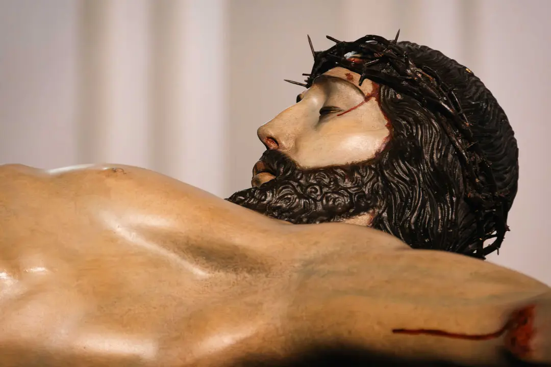 El Cristo de la Fe protagoniza la noche m&aacute;s sobrecogedora de la Semana Santa en Algeciras_03