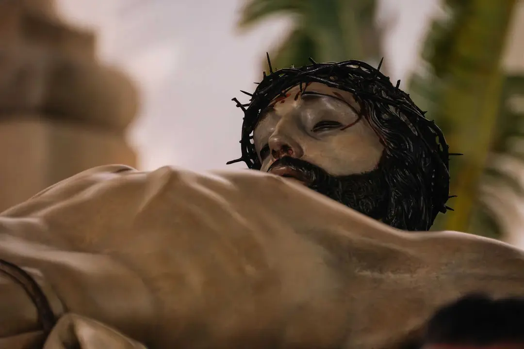 El Cristo de la Fe protagoniza la noche m&aacute;s sobrecogedora de la Semana Santa en Algeciras_05