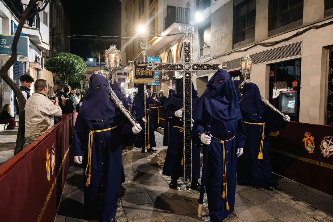 El Cristo de la Fe protagoniza la noche m&aacute;s sobrecogedora de la Semana Santa en Algeciras_08