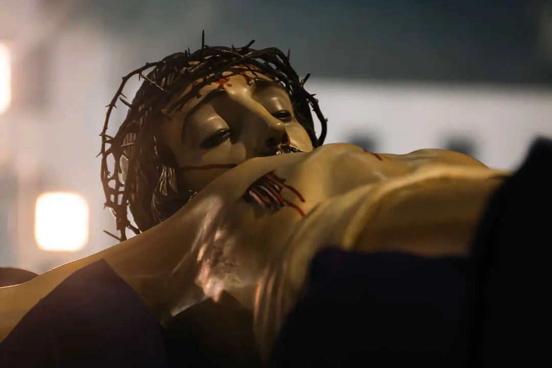 El Cristo de la Fe protagoniza la noche m&aacute;s sobrecogedora de la Semana Santa en Algeciras_10