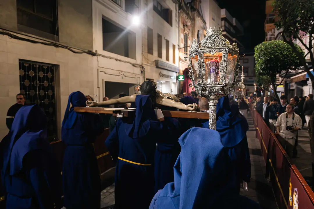 El Cristo de la Fe protagoniza la noche m&aacute;s sobrecogedora de la Semana Santa en Algeciras_14