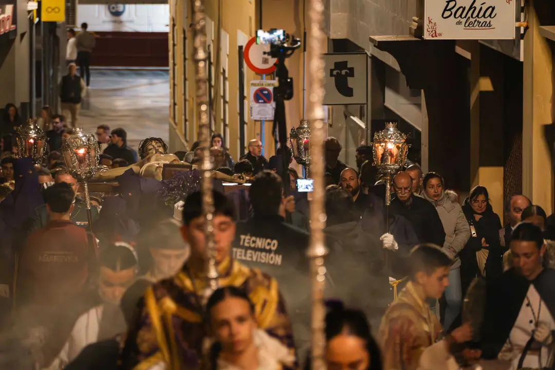El Cristo de la Fe protagoniza la noche m&aacute;s sobrecogedora de la Semana Santa en Algeciras_22