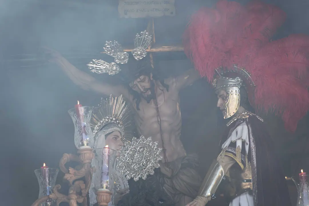 Algeciras vive su Viernes Santo m&aacute;s sobrecogedor en im&aacute;genes_024