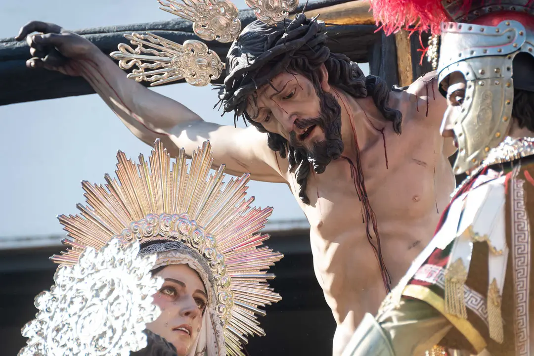 Algeciras vive su Viernes Santo m&aacute;s sobrecogedor en im&aacute;genes_030