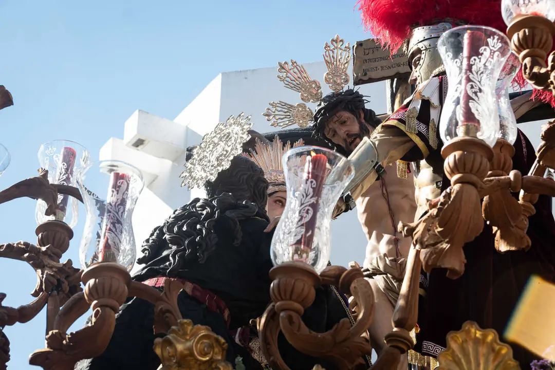 Algeciras vive su Viernes Santo m&aacute;s sobrecogedor en im&aacute;genes_032