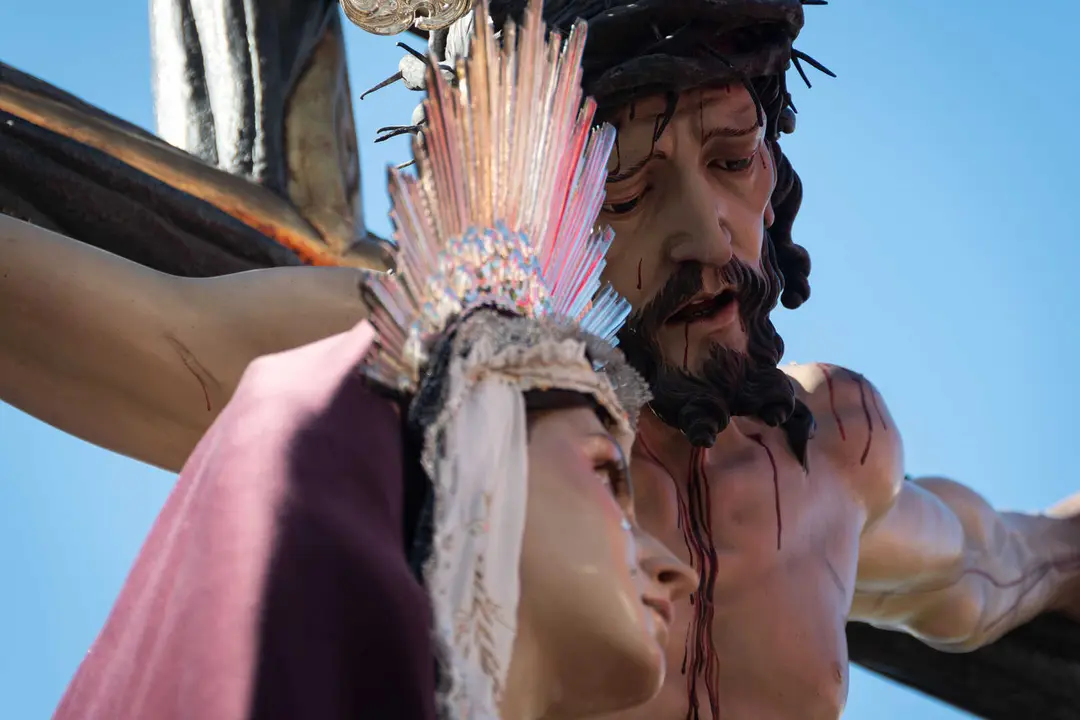 Algeciras vive su Viernes Santo m&aacute;s sobrecogedor en im&aacute;genes_038