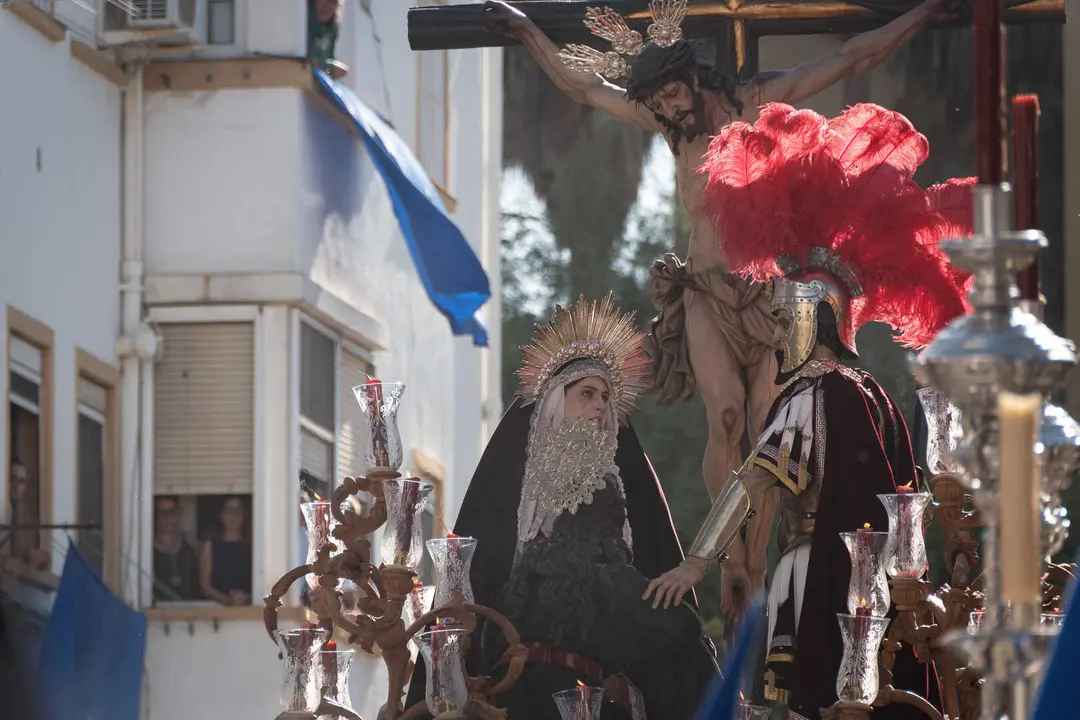 Algeciras vive su Viernes Santo m&aacute;s sobrecogedor en im&aacute;genes_045