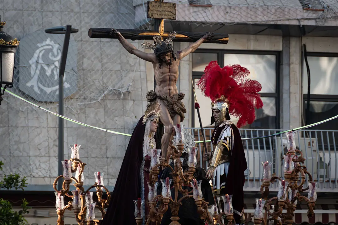 Algeciras vive su Viernes Santo m&aacute;s sobrecogedor en im&aacute;genes_052
