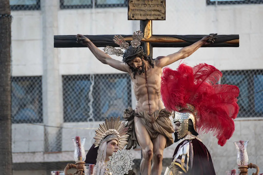 Algeciras vive su Viernes Santo m&aacute;s sobrecogedor en im&aacute;genes_054