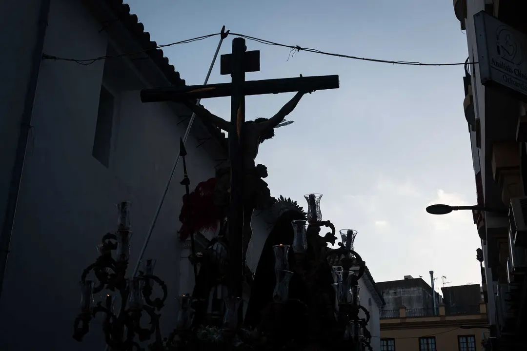 Algeciras vive su Viernes Santo m&aacute;s sobrecogedor en im&aacute;genes_066