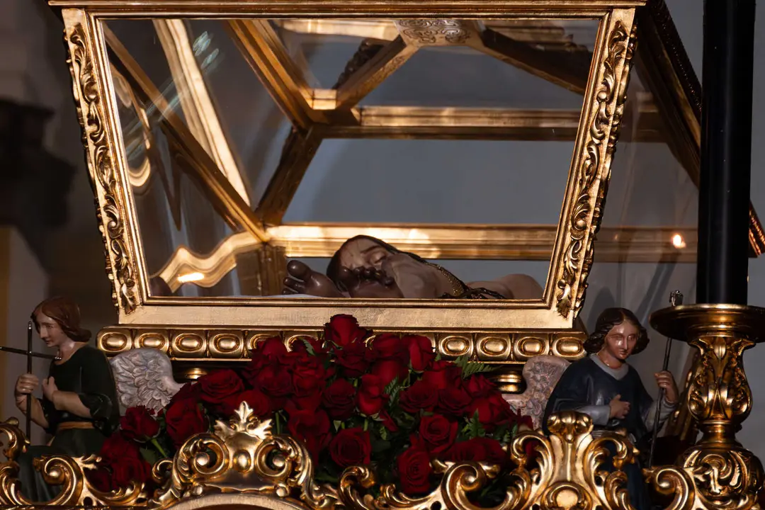 Algeciras vive su Viernes Santo m&aacute;s sobrecogedor en im&aacute;genes_075