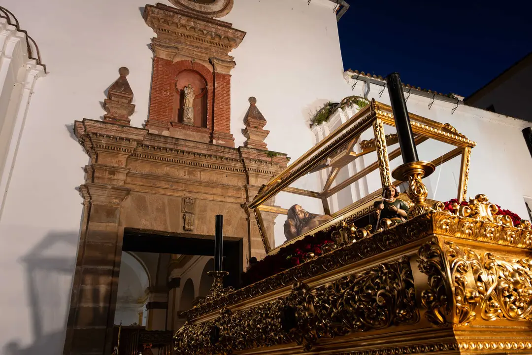 Algeciras vive su Viernes Santo m&aacute;s sobrecogedor en im&aacute;genes_080