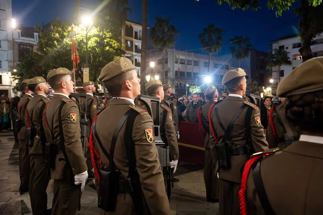 Algeciras vive su Viernes Santo m&aacute;s sobrecogedor en im&aacute;genes_085