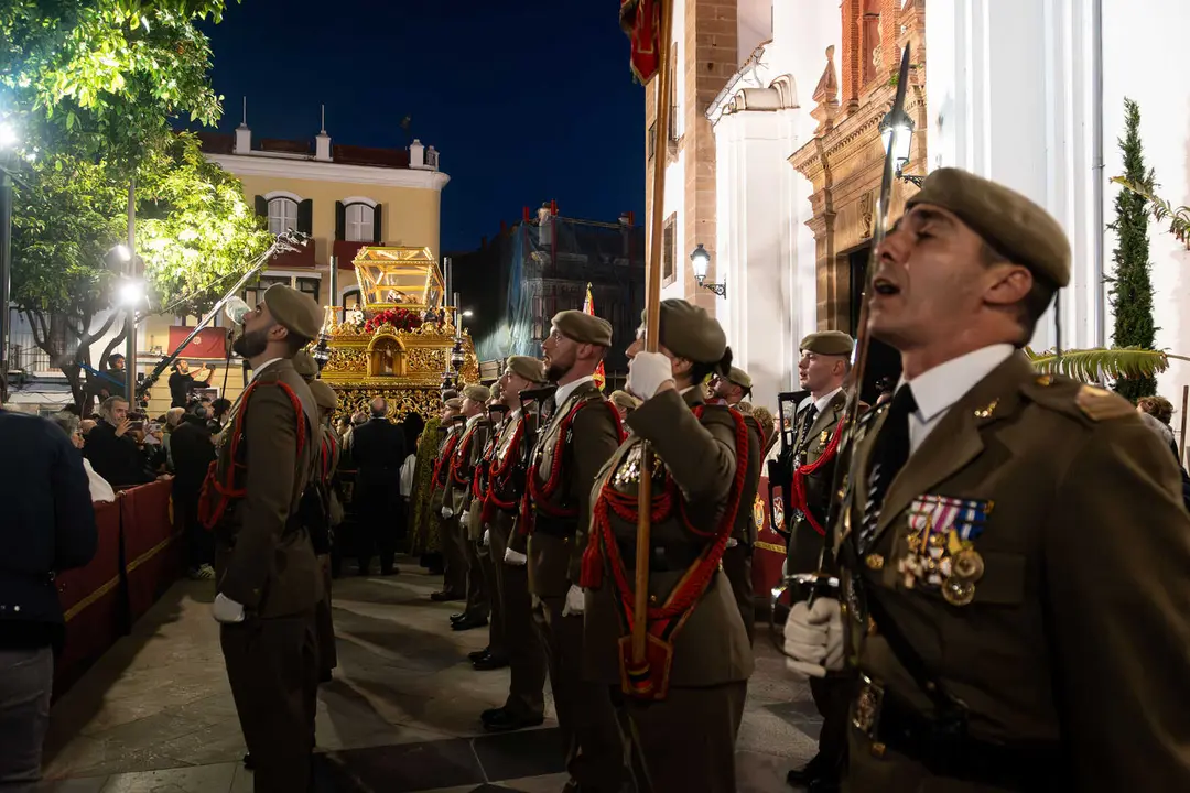 Algeciras vive su Viernes Santo m&aacute;s sobrecogedor en im&aacute;genes_088