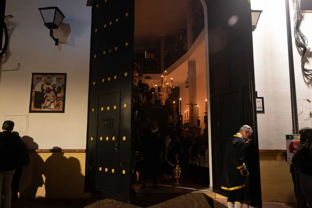 Algeciras vive su Viernes Santo m&aacute;s sobrecogedor en im&aacute;genes_091