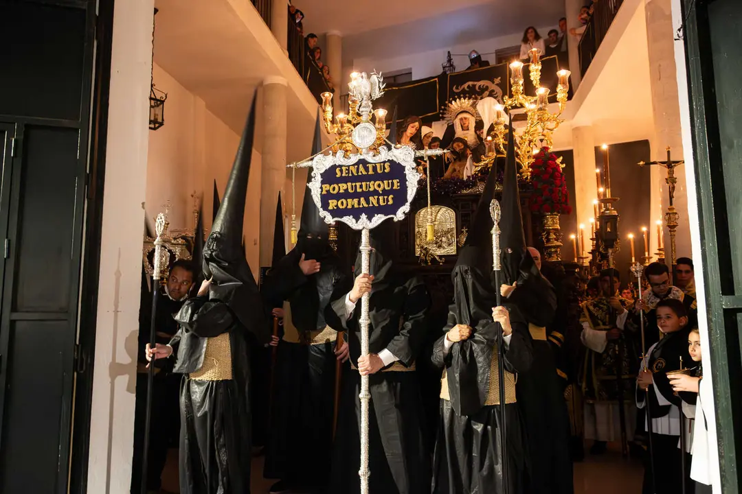 Algeciras vive su Viernes Santo m&aacute;s sobrecogedor en im&aacute;genes_092